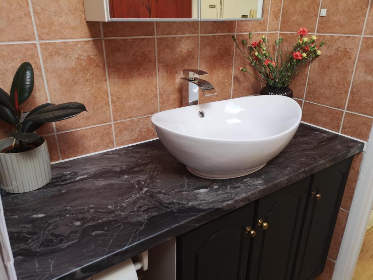 2 Bed Flat, Bounds Green, Piccadilly Line, London N11 Londres Exterior foto